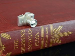 Andrew Stinear, 35mm Film camera circa 25 BGE (Before Google Era), lost wax cast Sterling Silver, 20 x 30 x 22mm, made in Sydney, Australia, photo: Andrew Stinear