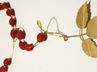 lynn kelly, rosehip rosary (after), gold leaf on sterling silver, rosehip, gold thread, 60 x 8cm, photo: lynn kelly, made in dunedin, new zealand