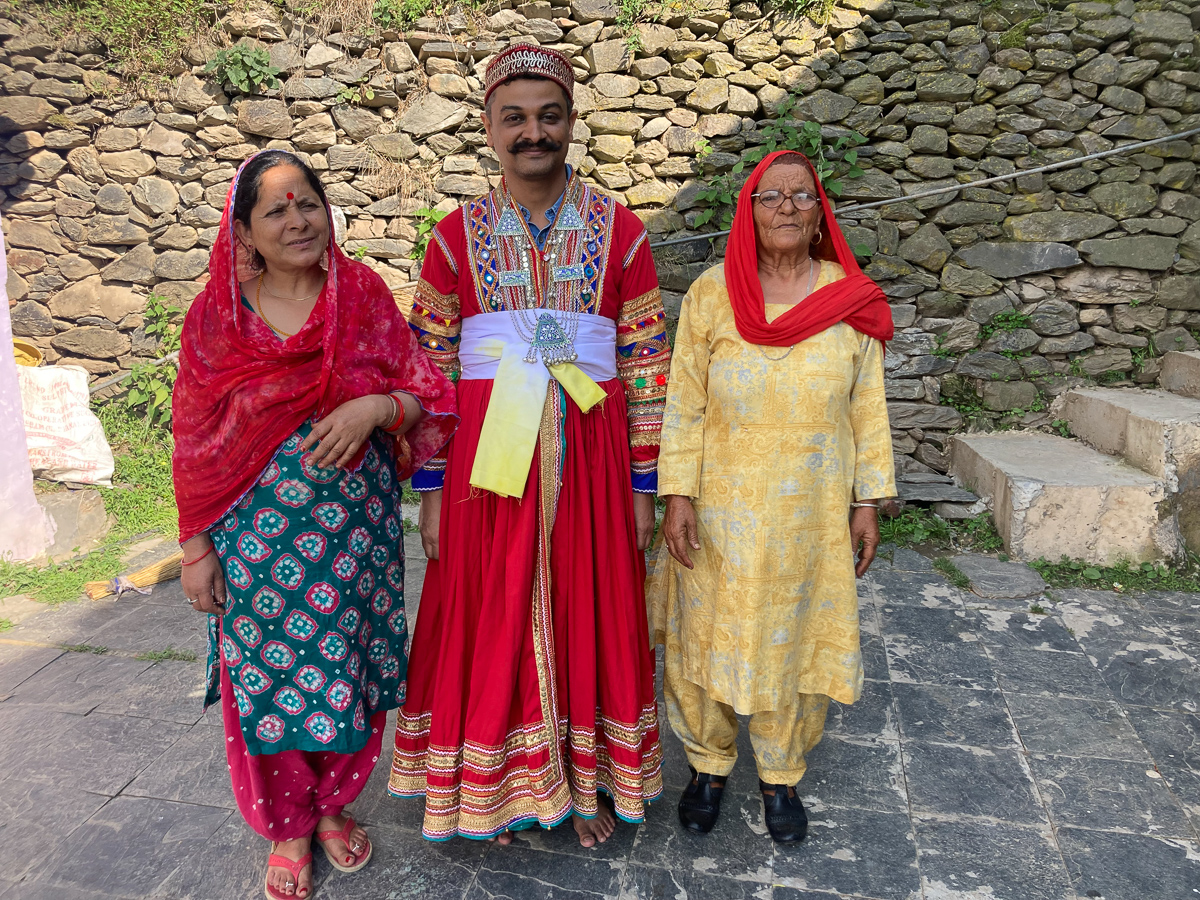 Kullu, Himachal Pradesh, India - January 25, 2019 : Himachali Woman In  Traditional Dress Smiling In Himalayas - India Stock Photo, Picture and  Royalty Free Image. Image 137906492.