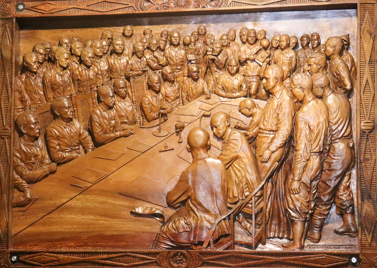 Manong Ernesto: Chạm khắc gỗ trong lịch sử ở Baguio là câu chuyện của một nghệ nhân tài hoa và tâm huyết với nghề chạm khắc gỗ. Những tác phẩm của ông đã tạo ra sự đột phá trong lịch sử và mang lại sự trân trọng và tôn vinh cho nghề chạm khắc gỗ. Xem các tác phẩm của ông để khám phá sự tinh tế và tài hoa cổ xưa.